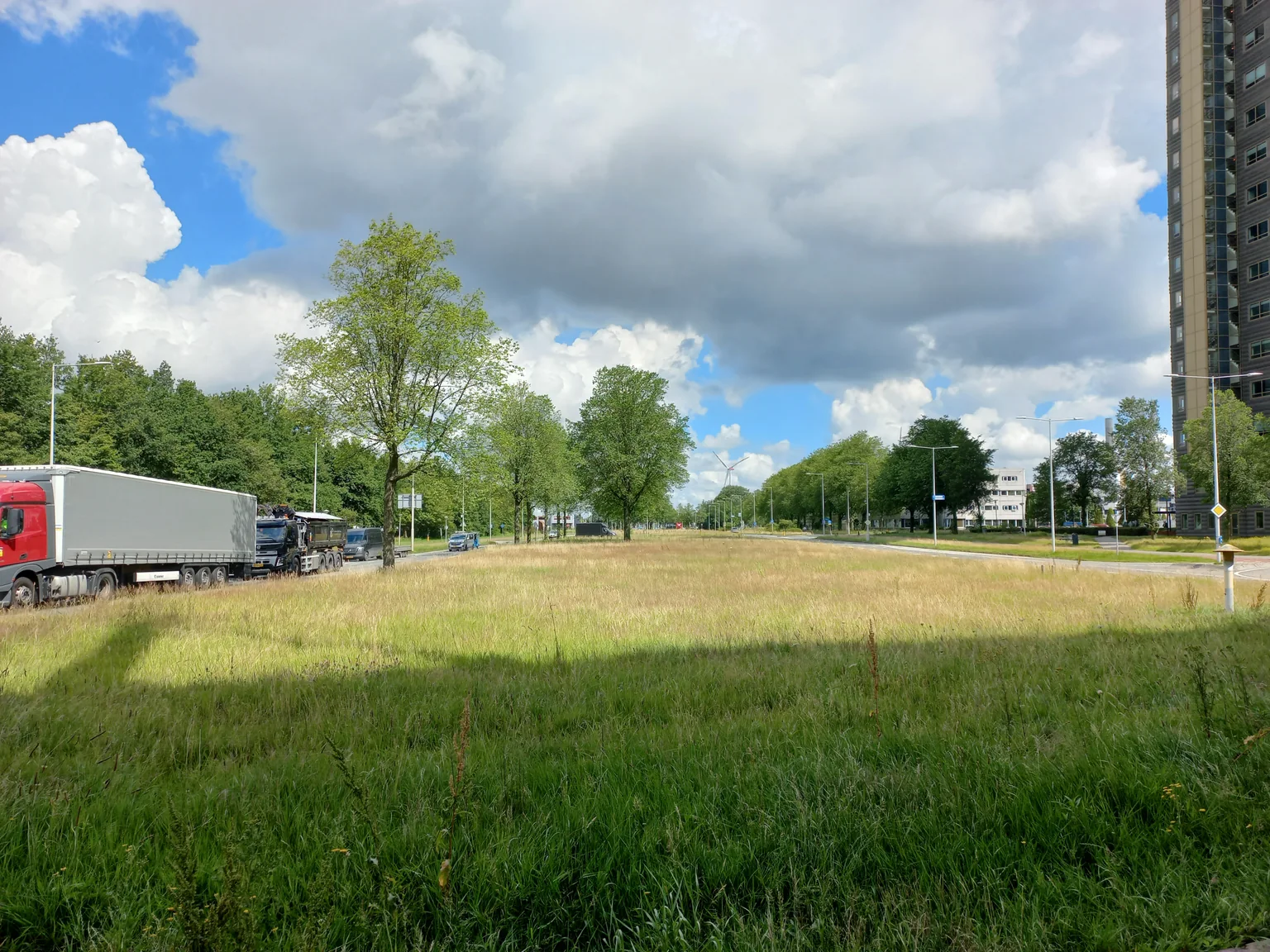 De Radarweg in Amsterdam, gezien vanaf de Basisweg richting het noorden in 2024
