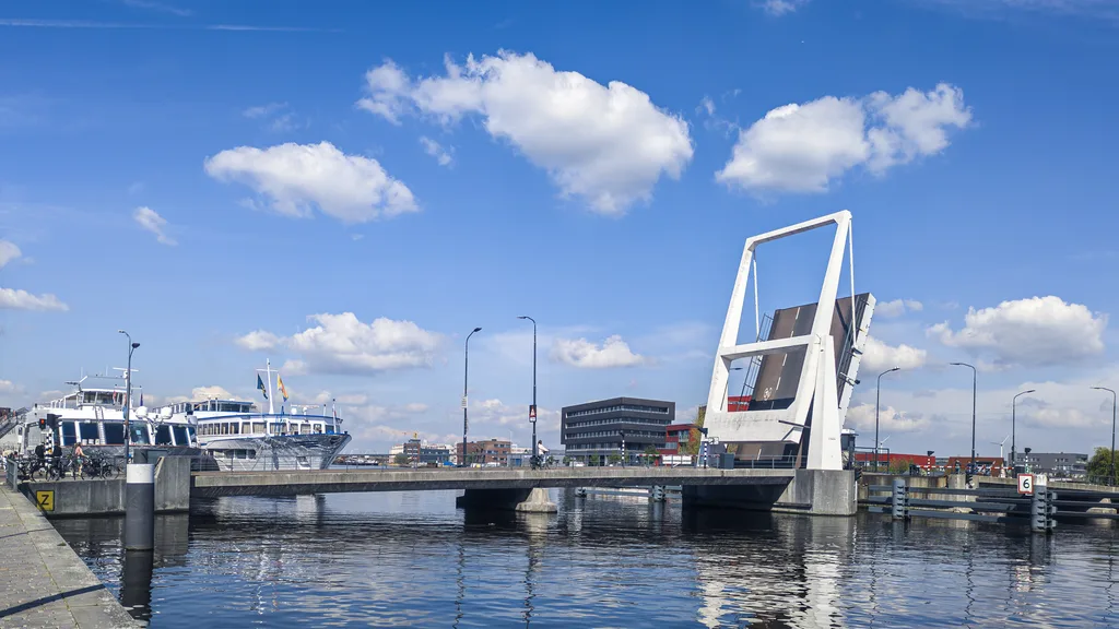 De Waarderbrug over het Spaarne in Haarlem