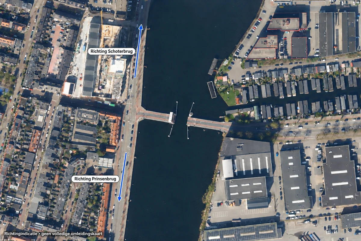 Bovenaanzicht van de Waarderbrug met pijlen richting Schoterbrug en Prinsenbrug
