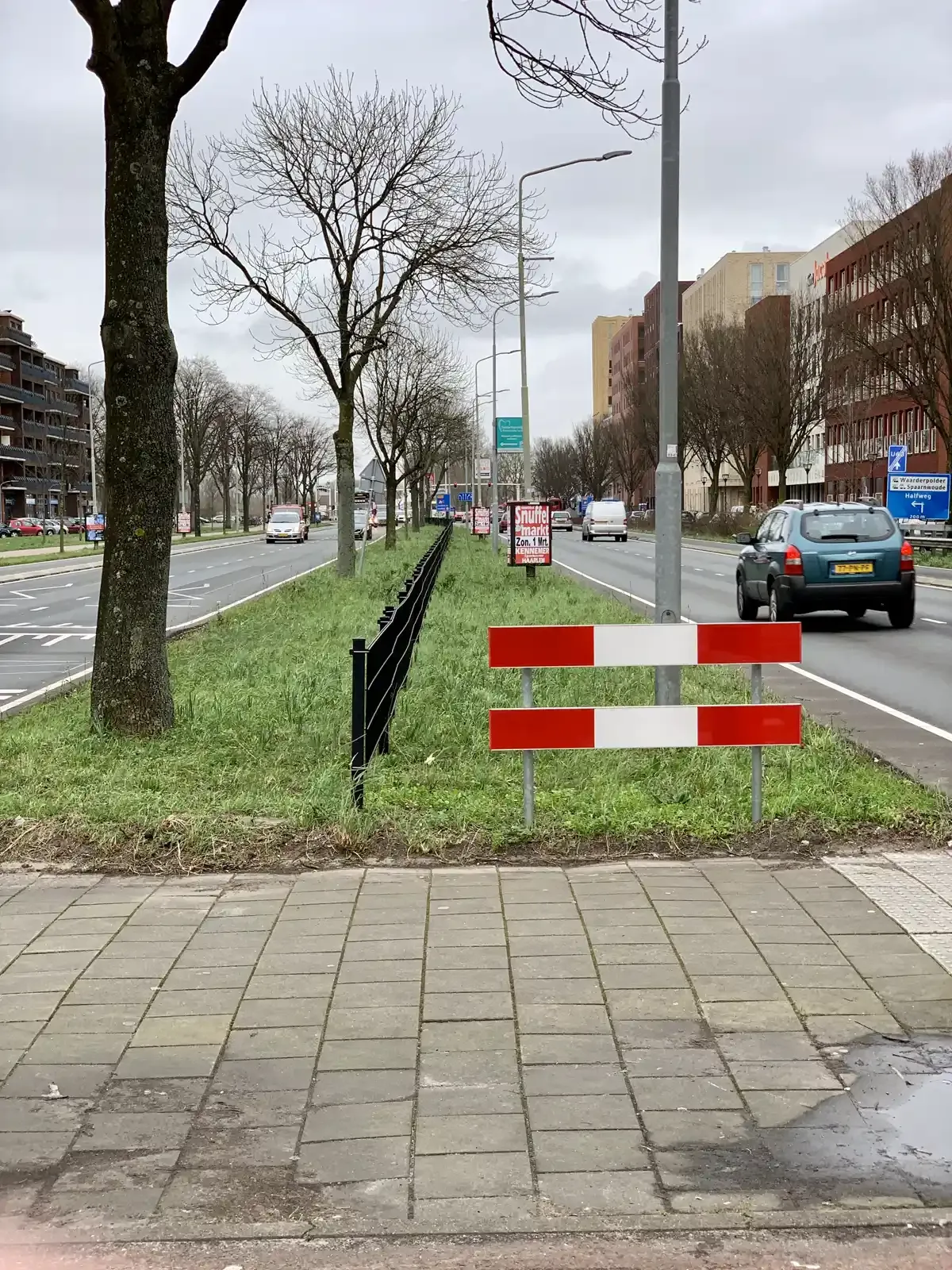 Archiefbeeld van de Schipholweg in Haarlem, richting het oosten, in februari 2020