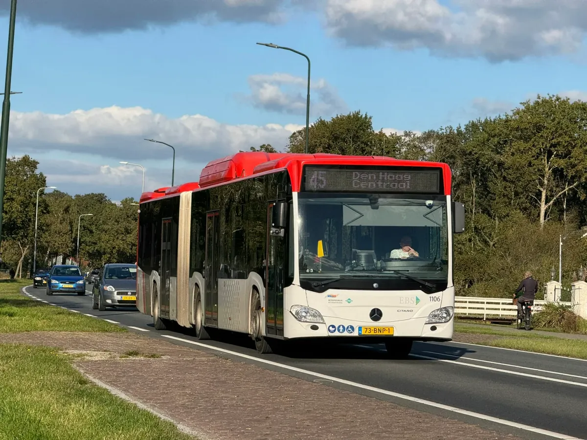 Archiefbeeld van een EBS-bus op lijn 45 richting Den Haag Centraal in 2024